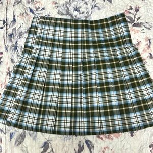 I’m selling a plad green NOBO skirt